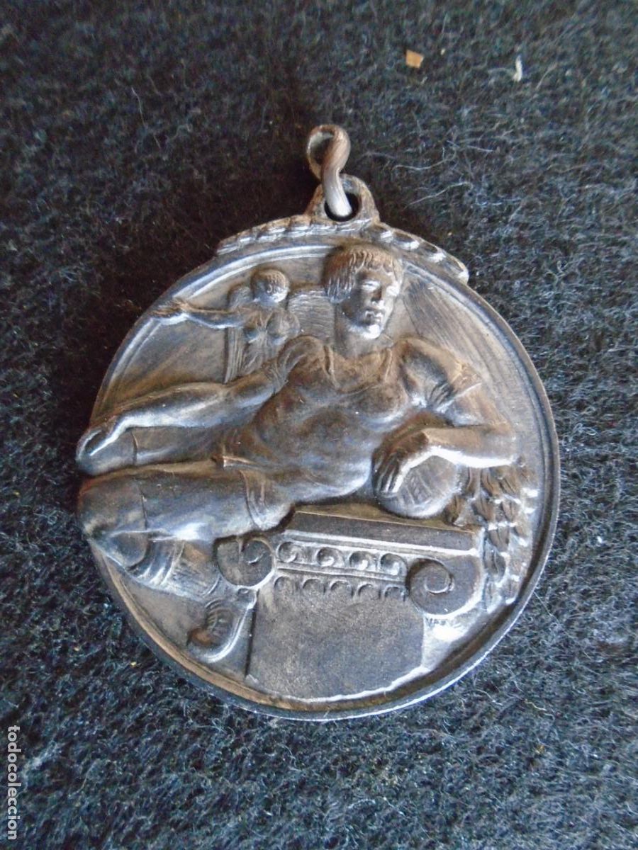 Coleccionismo deportivo: (F-260407)MEDALLA DE PLATA DEL EXMO.AYUNTAMIENTO A MARIANO GONZALVO 1949 (F.C.BARCELONA-SELECCION)
