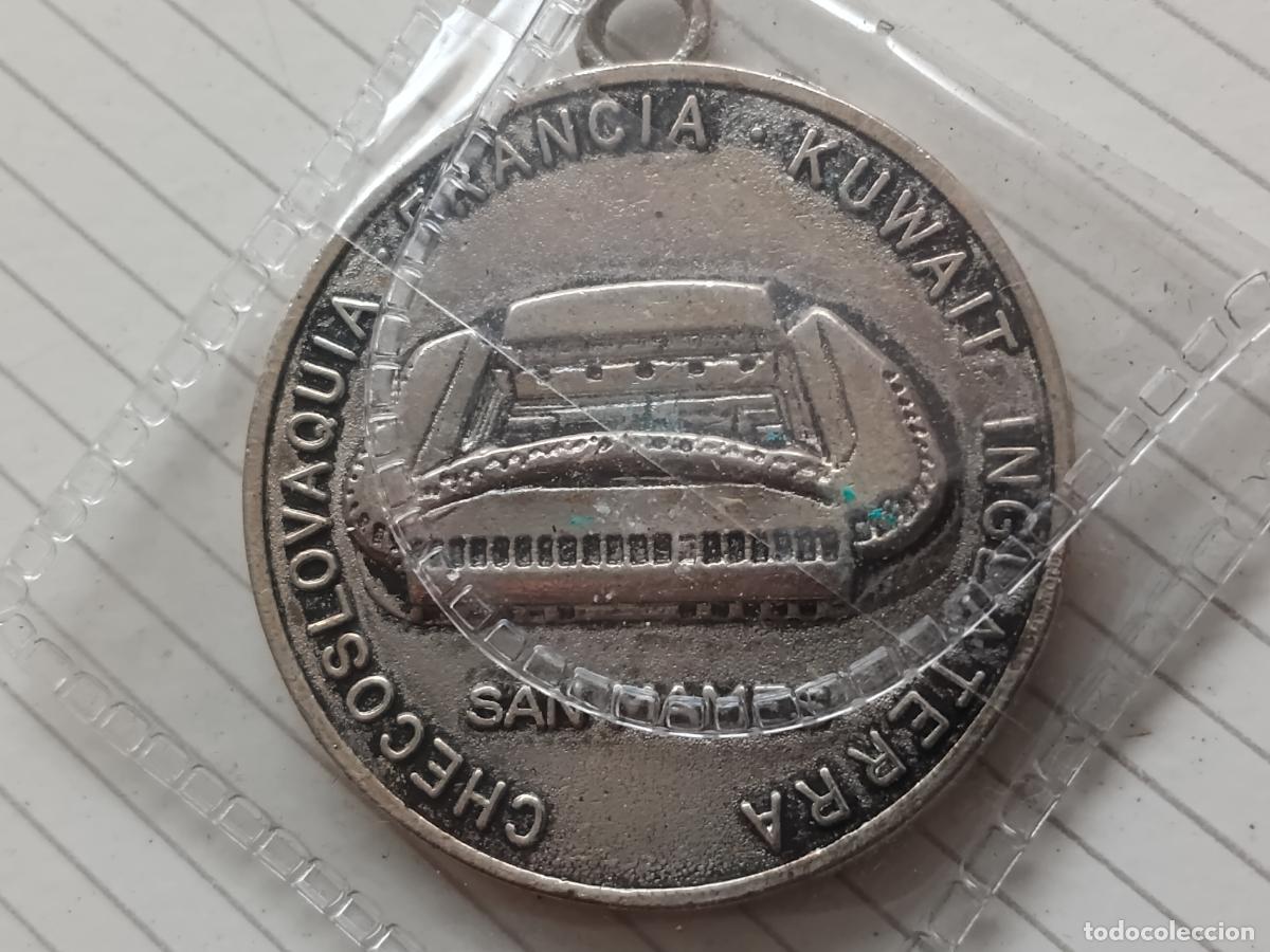 Coleccionismo deportivo: Llavero Espa&ntilde;a 1982 World Cup Bilbao San Mam&eacute;s sede del Mundial