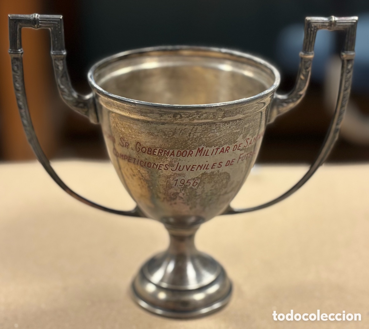 Coleccionismo deportivo: TROFEO EXCMO. SR. GOBERNADOR MILITAR DE SANTANDER. COMPETICIONES JUVENILES DE F&Uacute;TBOL 1956.