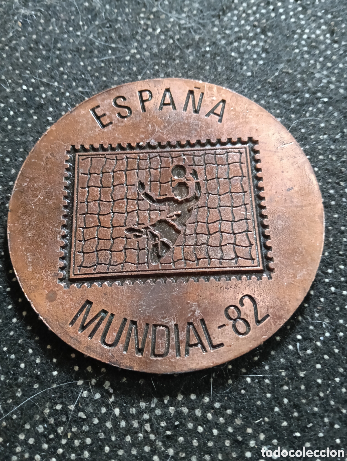Colecionismo desportivo: Medalla del Mundial 82 en metal mide 8 cm