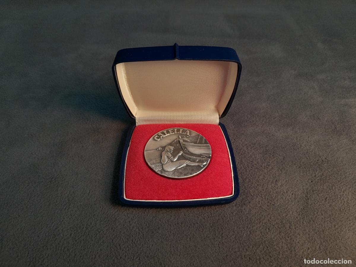 Collectionnisme sportif: M-2220.MEDALLA CONMEMORATIVA. EN METAL PLATEADO. FIESTAS DE PRIMAVERA DE CALELLA. ESPA&Ntilde;A. 1973.