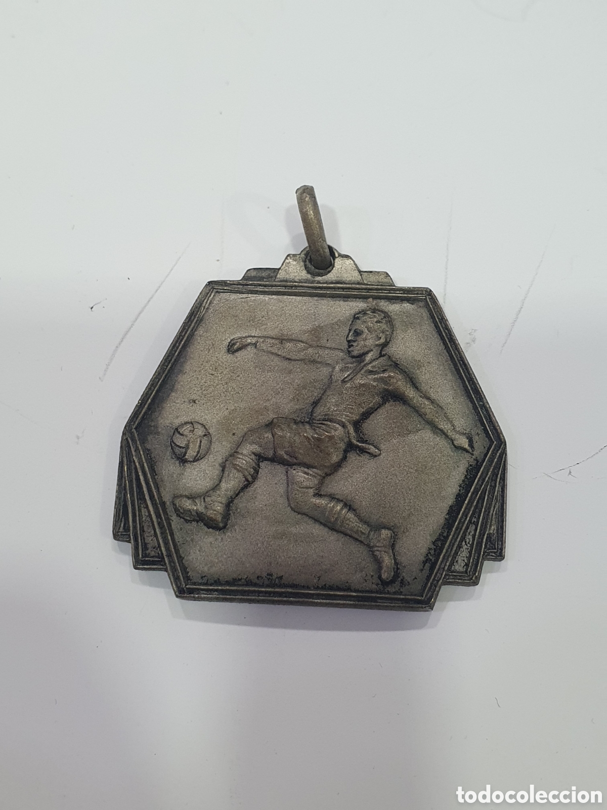 Coleccionismo deportivo: Antigua medalla de f&uacute;tbol. Campe&oacute;n. (L127)