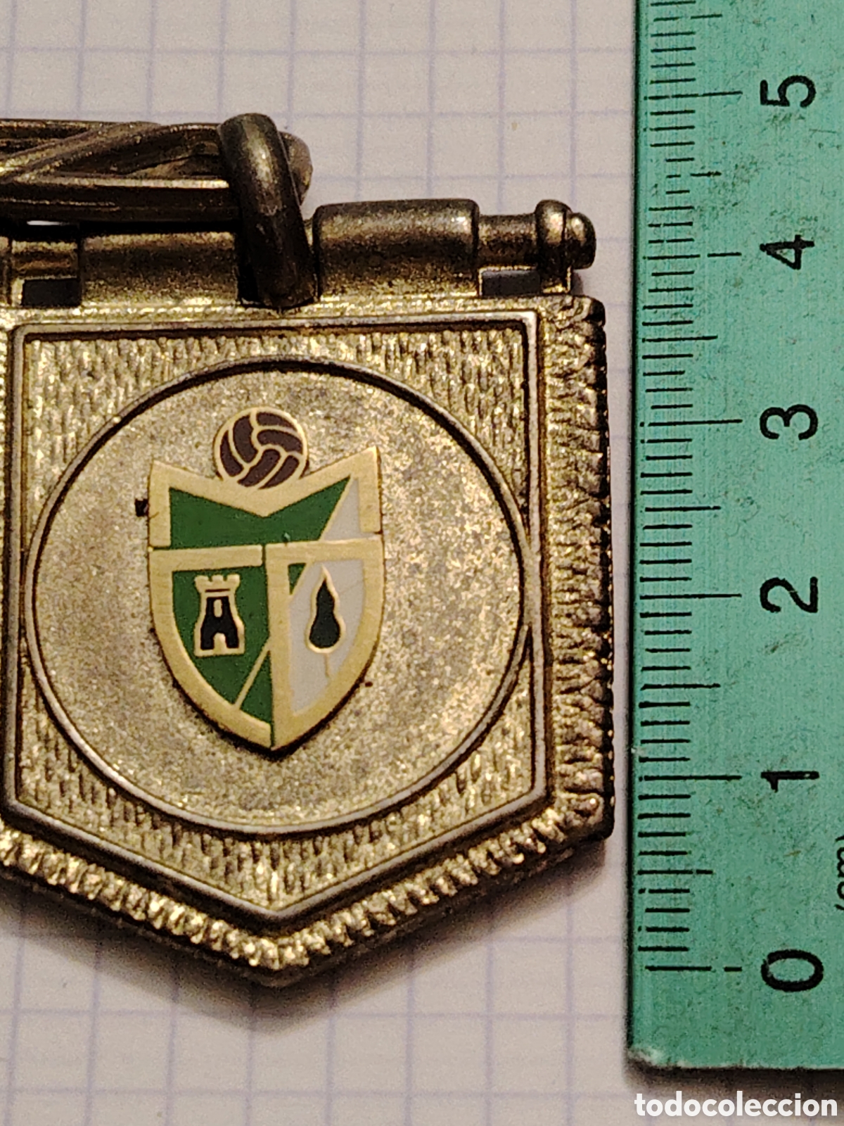 Sports collectibles: Antiguo llavero 50 aniversario Club Deportivo Mequinenza