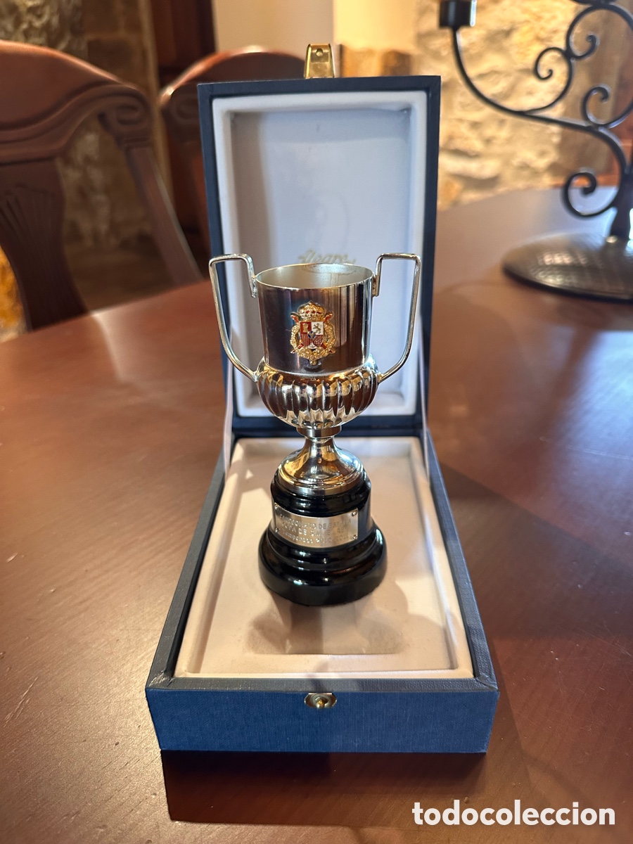 Coleccionismo deportivo: Trofeo copa del Rey 2011 Joyeria alegre