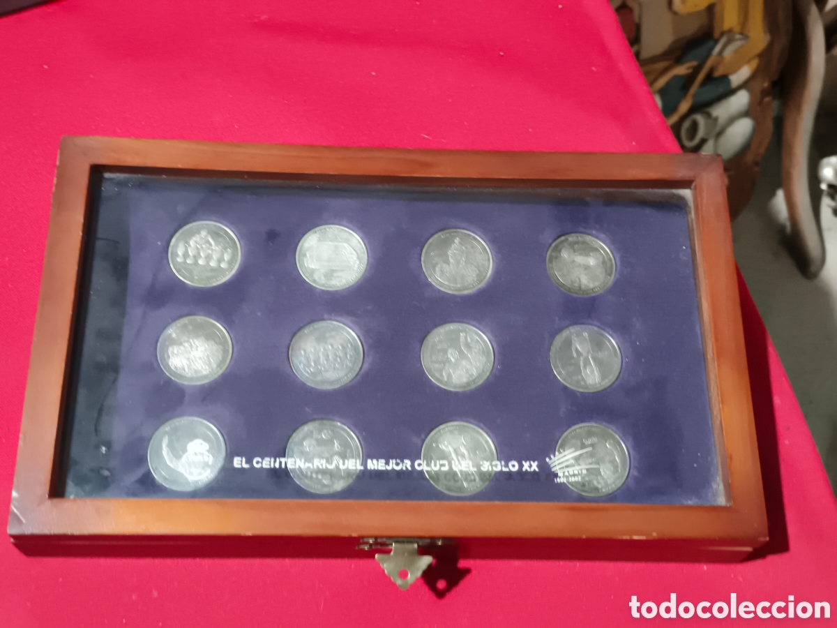 Coleccionismo deportivo: Caja expositor con 12 monedas medallas Centenario Real Madrid 1902 2002 ba&ntilde;o plata