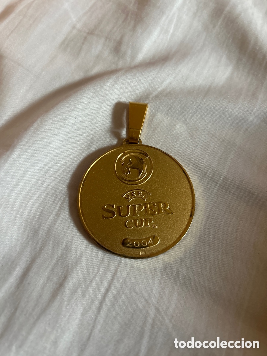 Coleccionismo deportivo: Medalla campe&oacute;n Supercopa de Europa 2004 ganador Valencia