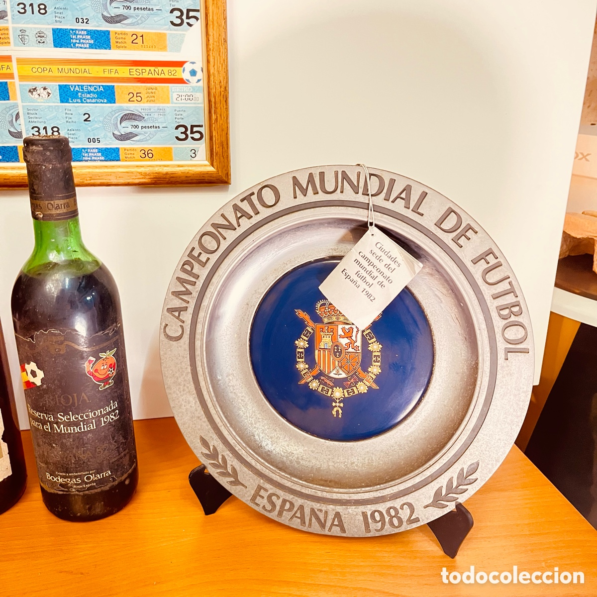 Collectionnisme sportif: Plato conmemorativo, vino y entradas Mundial de F&uacute;tbol 1982