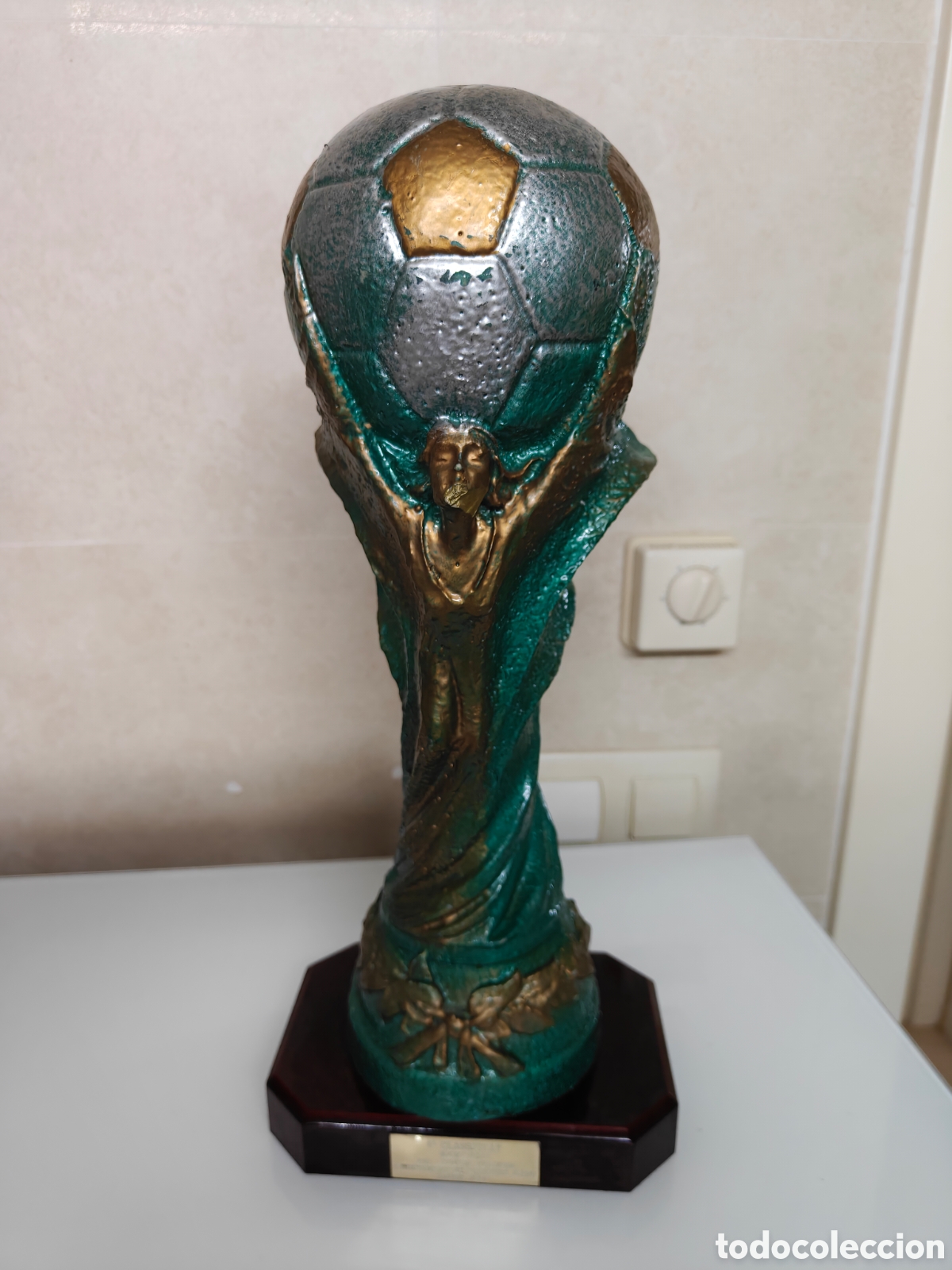 Coleccionismo deportivo: REPLICA TROFEO COPA DEL MUNDO FUTBOL JULES RIMET RESINA 40cm 5kg