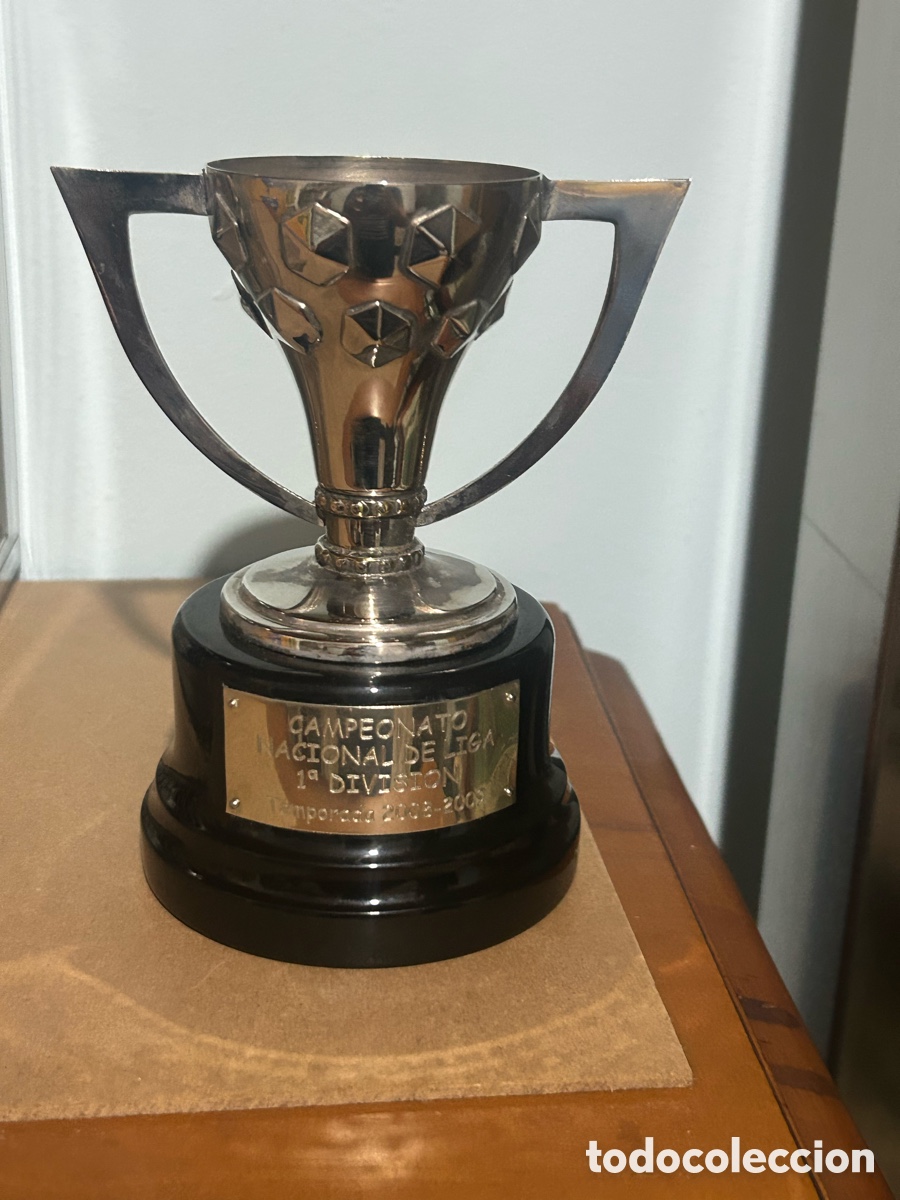 Sports collectibles: Trofeo plata liga f&uacute;tbol joyero alegre