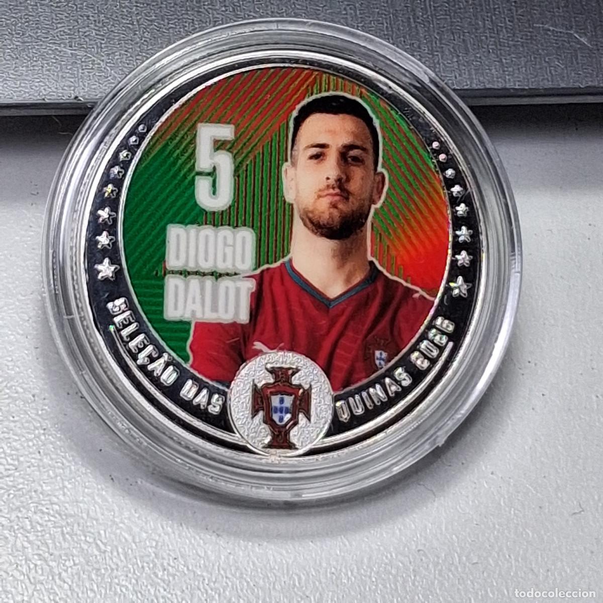Coleccionismo deportivo: MONEDA COLECCIONABLE FPF ICOINS 2026 - #5 DIOGO DALOT - SELECCI&Oacute;N PORTUGAL OFICIAL MEDALLA