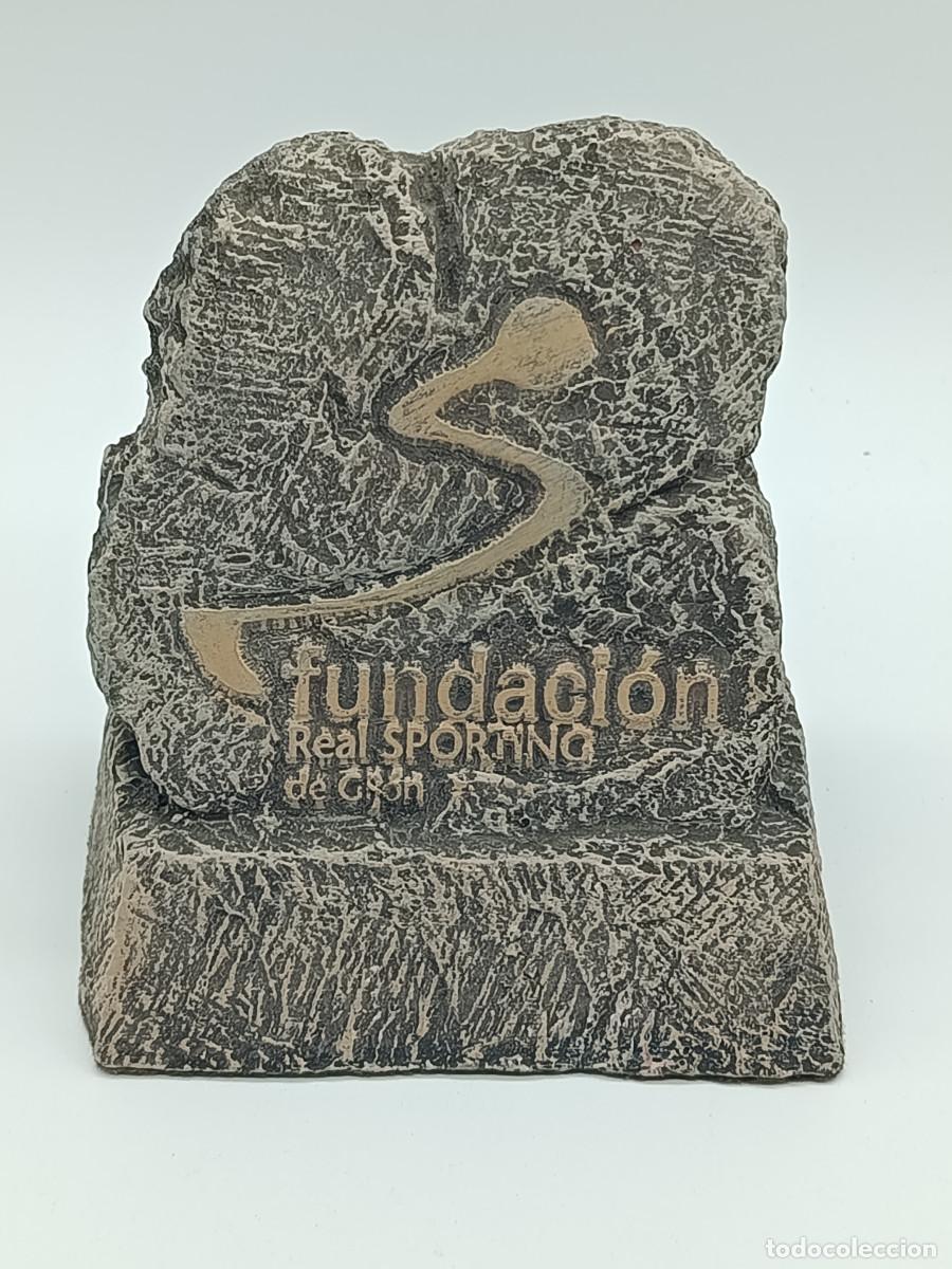 Collezionismo sportivo: ESCULTURA TROFEO FUNDACION REAL SPORTING DE GIJON. MYJ. 12CM ALTO APROXIMADAMENTE. MYJ.