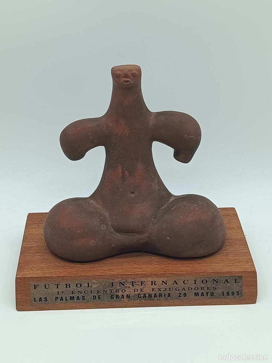 Coleccionismo deportivo: TROFEO FUTBOL INTERNACIONAL ENCUENTRO EXJUGADORES. 20 MAYO 1995. IDOLO DE TARA. GRAN CANARIA. MYJ.