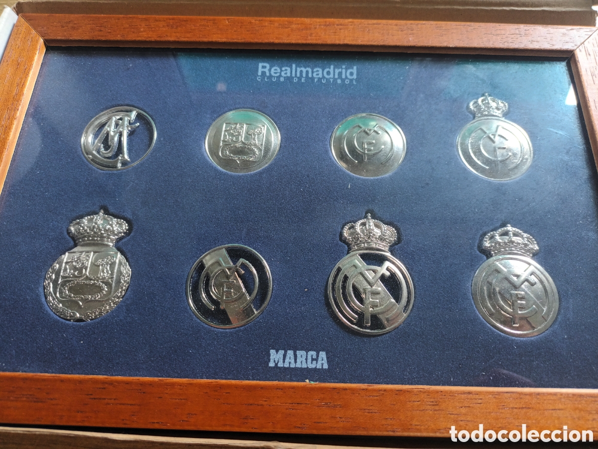 Coleccionismo deportivo: LOS ESCUDOS DEL REAL MADRID Y SU EVOLUCI&Oacute;N BA&Ntilde;ADOS EN ORO BLANCO