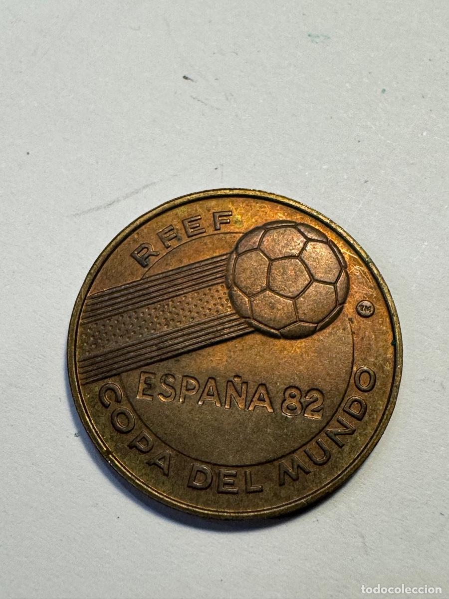 Coleccionismo deportivo: MONEDA ESPA&Ntilde;A'82 CAPA DEL MUNDO URUGUAY / COMPRA MIN&Iacute;MA 5 &euro;