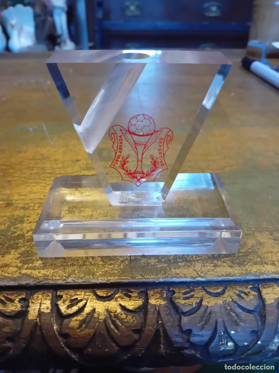 Coleccionismo deportivo: Fuenlabrada Deportivo, trofeo porta plumas, d&eacute;cada de los 90.