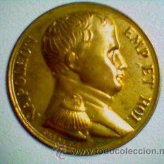 Medallas históricas: MEDALLA DE NAPOLEON BONAPARTE, PRIMERA PARTE SIGLO XX,LIGERA CON EFIGIE DEL EMPERADOR Y LETRAS LATIN. Lote 33707392