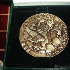 Medallas históricas: MEDALLA DE MANO UNIVERCITAS LEONENSIS. Lote 42880743