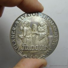 Medallas históricas: MEDALLA CONMEMORATIVA. PLATA. PAULANER SALVATOR THOMAS BRAU - MÜNCHEN. INCLUYE ESTUCHE.