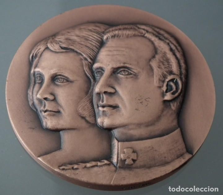 M&eacute;dailles historiques: MEDALLA PRIMERA VISITA OFICIAL DE SS.MM. ELS REIS D' ESPANYA A CATALUNYA - FEBRER 1976