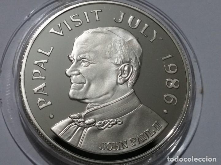 M&eacute;dailles historiques: SANTA LUCIA -MONEDA- 5 DOLARES 1986 PLATA (28,15 GR. ) ) SC UNC ( K117 )