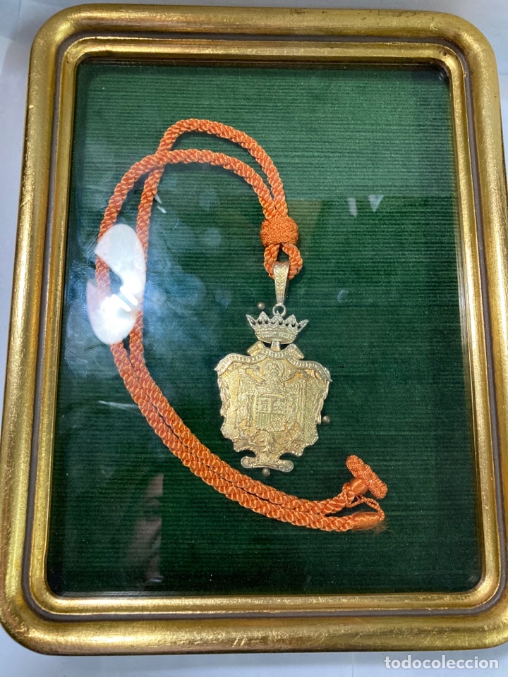 Medalhas hist&oacute;ricas: Medalla doctor universitario &eacute;poca franquista a&ntilde;os 50-60 en plata de ley y chapada oro enmarcada