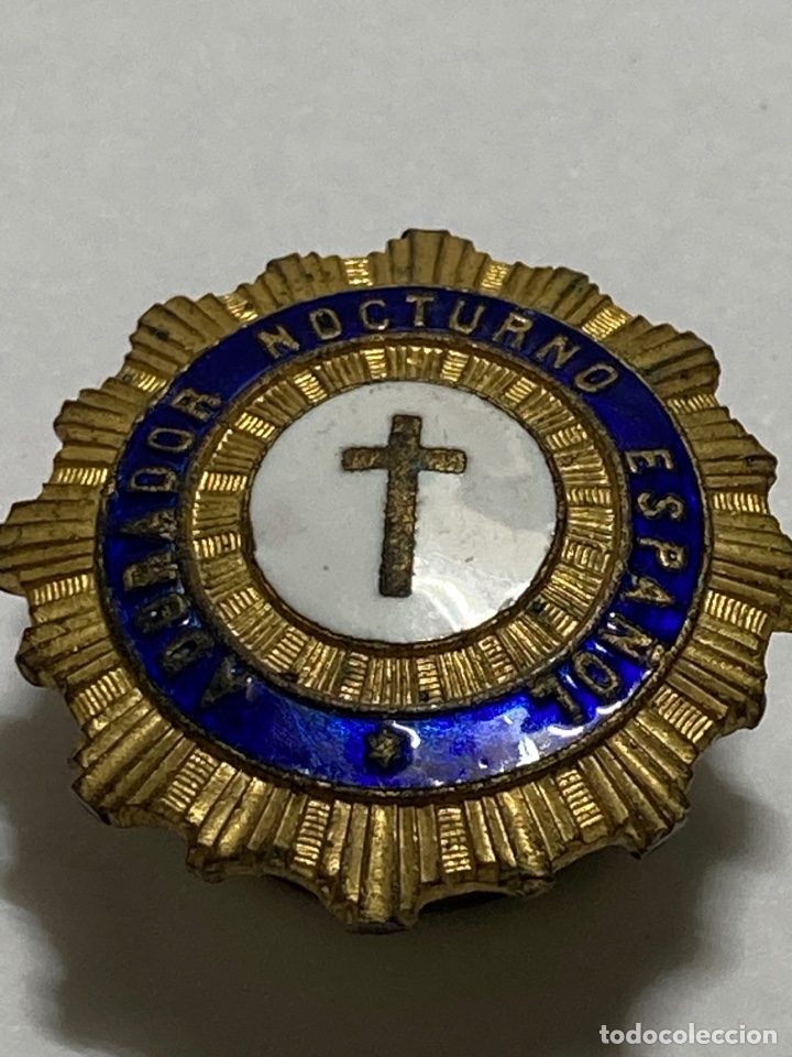 Historical Medals: Pin de solapa adorador nocturno