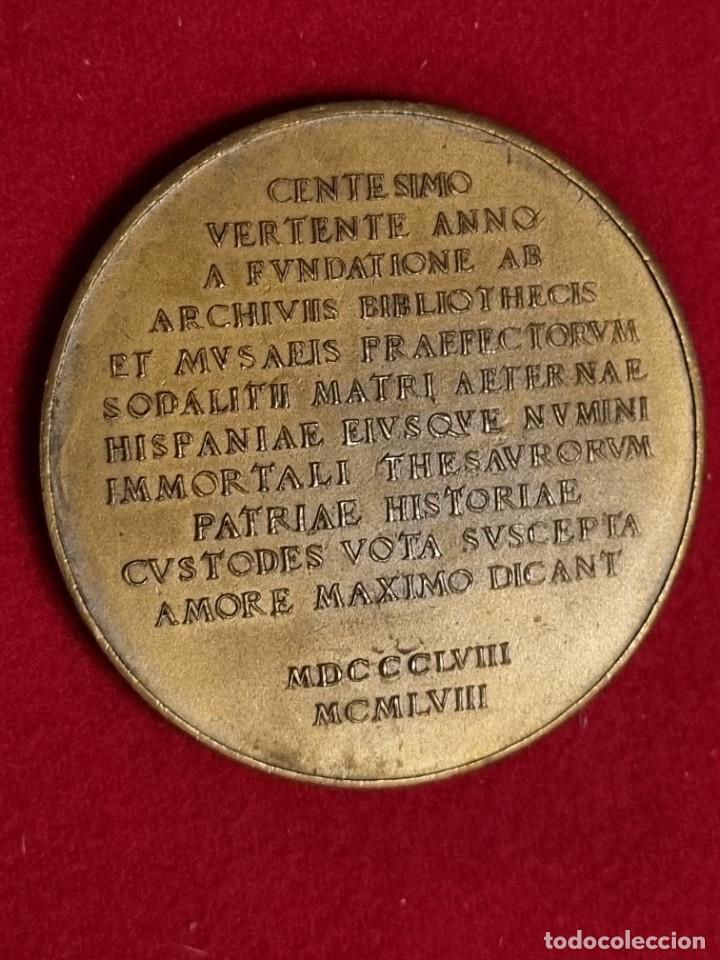 Medallas históricas: ANTIGUA MEDALLA 1958 CENTENARIO DE LA FUNDACION DEL CUERPO FACULTITATIVO DE ARCHIVOS, BIBLIOTECAS... - Foto 2 - 302250668