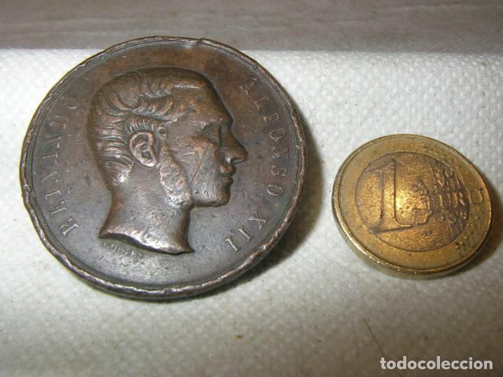 Medaglie storiche: Medalla de cobre Exposici&oacute;n Nacional Vin&iacute;cola de 1877, MENCI&Oacute;N. 4 cm.