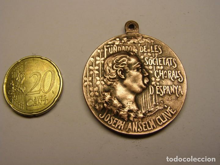 Medaglie storiche: Medalla modernista Anselm Clave, a&ntilde;o 1906. Vallmitjana, J. Sol&agrave;, y F. Madurell.