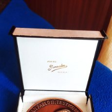Medallas históricas: MEDALLA EN BRONCE CONMEMORA LA VISITA DE JUAN PABLO II AL MONASTERIO DE GUADALUPE. 1982. Lote 312051103