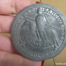 Medallas históricas: GRAN MEDALLA INSIGNIA NAVARRA PLOMO 1875. Lote 313492193
