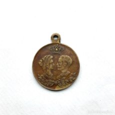 Medallas históricas: MEDALLA ANTIGUA RICORDO DEGLI AUGUSTI SPOSI 1896 NOZZE DI VITTORIO EMANUELE III - ELENA MONTENEGRO. Lote 322103753