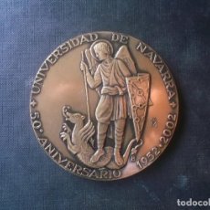 Medallas históricas: MEDALLA DE BRONZE 80 M.M 50 ANIVERSARIO UNNIVERSIDAD DE NAVARRA JOSE MARIA ESCRIVA DE BALAGUER. Lote 334488088