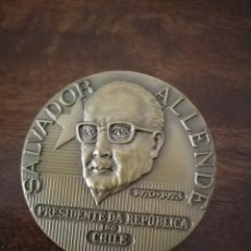 Medallas históricas: MEDALLA PORTUGAL Y SALVADOR ALLENDE. VIVA CHILE, VIVAN LOS TRABAJADORES, VIVA EL PUEBLO. Lote 350061589