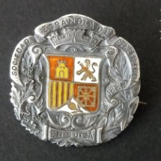 Medallas históricas: MEDALLA BROCHE DE METAL - SOCIEDAD ESPAÑOLA DE BENEFICIENCIA EN SUIZA - 1883