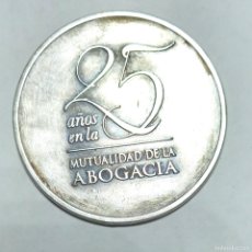 Medallas históricas: MEDALLA 25 ANIVERSARIO EN LA MUTUALIDAD DE LA ABOGACIA. Lote 396693459
