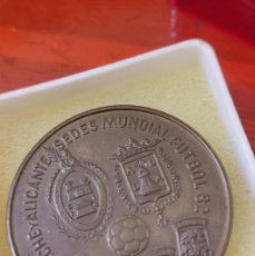 Medallas históricas: MEDALLA ORIGINAL EN BRONCE MUNDIAL 1982. Lote 401049739