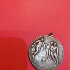 Medallas históricas: PRECIOSA MEDALLA DE PLATA AÑO 1922 . JUGADORES DE FUTBOL MODERNISTA