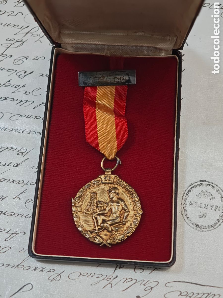 Medallas hist&oacute;ricas: Medalla al hombre de la mina HUNOSA, en plata maciza con su caja