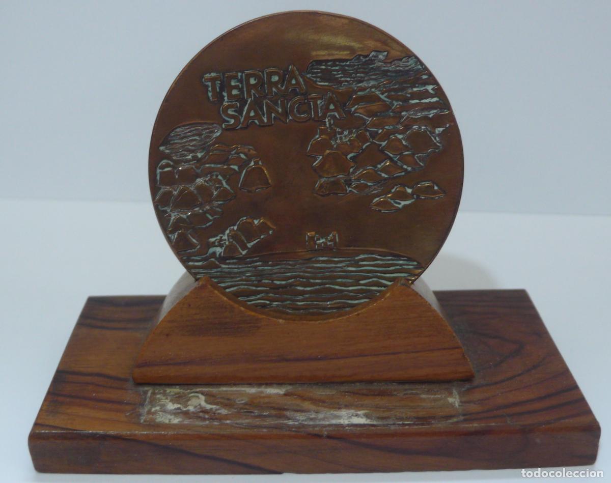 Medallas hist&oacute;ricas: MEDALLON DE BRONCE CON PEANA DE MADERA