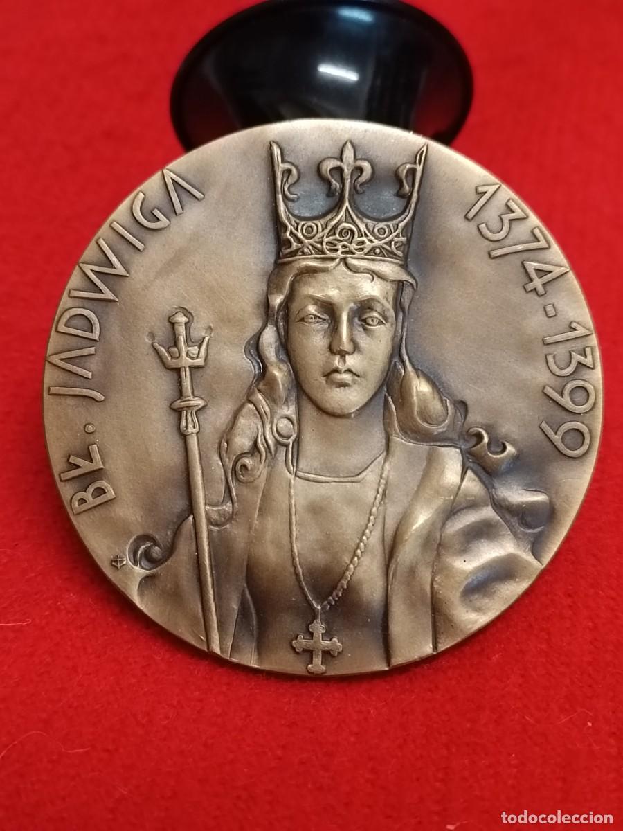 Medallas hist&oacute;ricas: Medalla de bronce de Polonia a Eduviges de Anjou, 6 cm. diam. Firmada en anagrama. Buen ejemplar.