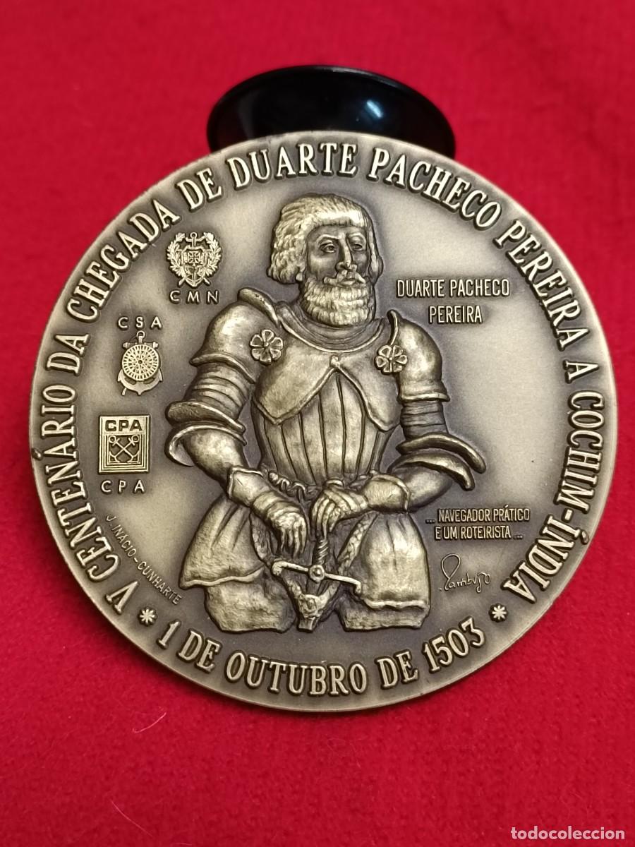 Medallas hist&oacute;ricas: Medalla de bronce de Portugal, a Duarte Pacheco, de 8 cm. diam., en canto: 173, firmado: Lambujo.