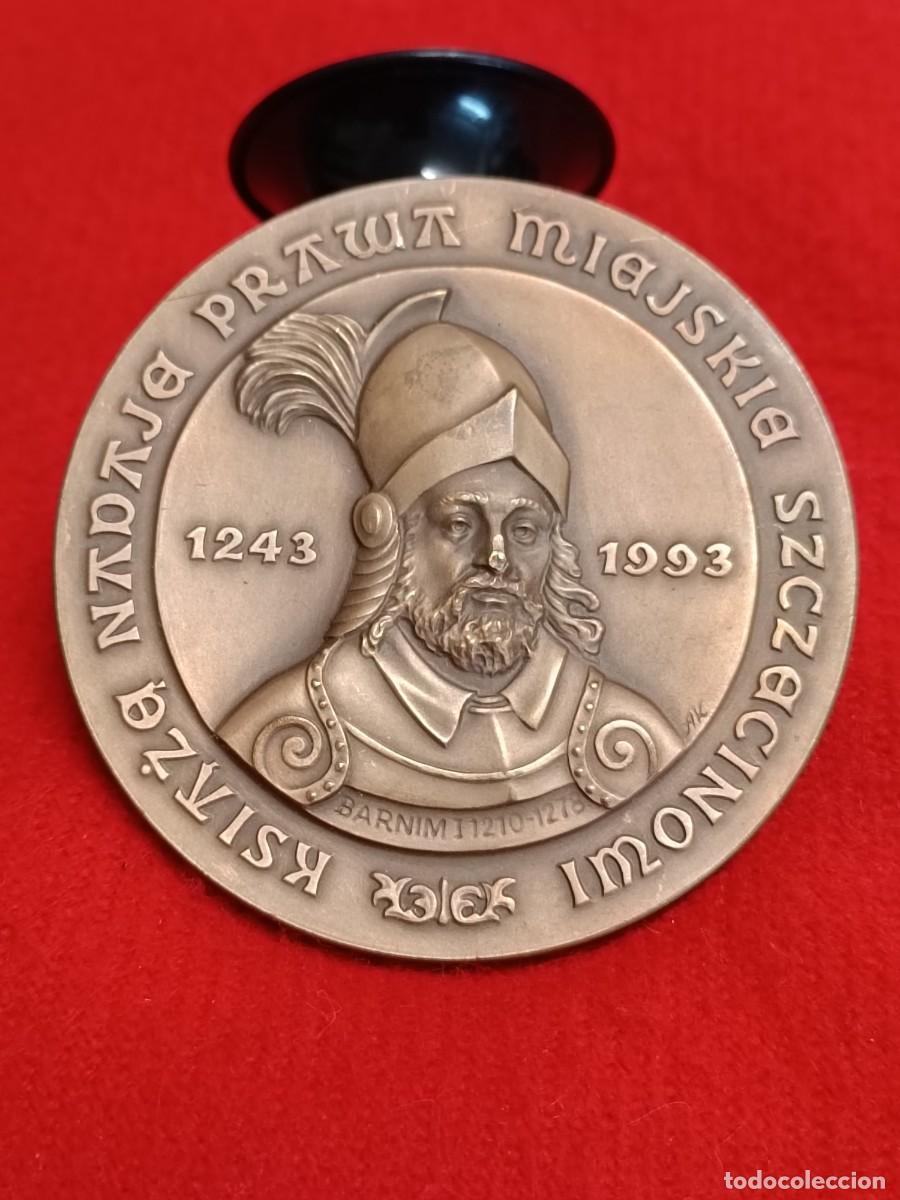 Medallas hist&oacute;ricas: Medalla de bronce de Polonia, a Barnim I, de 7 cm di&aacute;m. Firmada con anagrama: AK. Buen ejemplar.