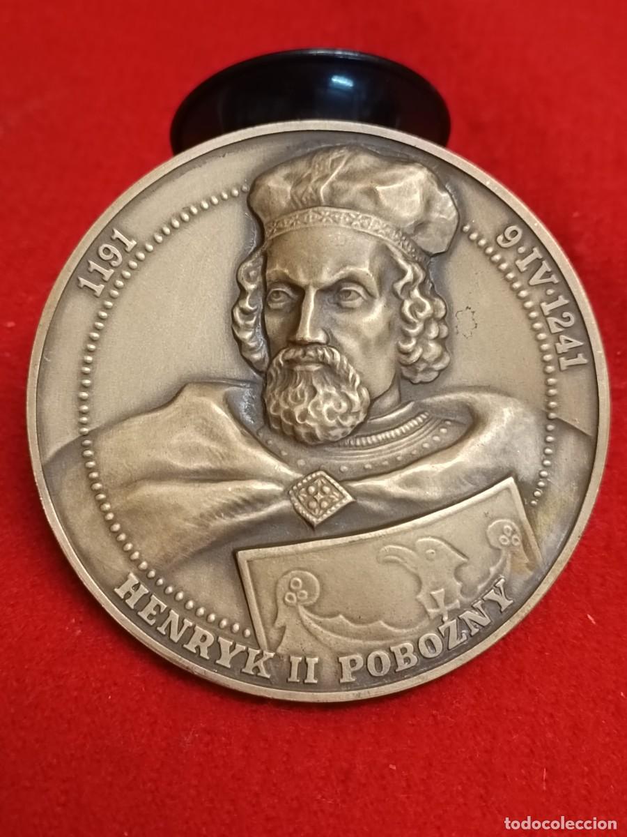 Medallas hist&oacute;ricas: Medalla de bronce de Polonia, a la batalla de Legnika, de 7 cm di&aacute;metro. Firmada con anagrama, 1994.