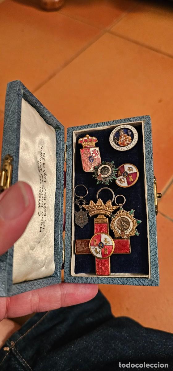 Medallas hist&oacute;ricas: Precioso lote botones solapa, cruz, medalla esmaltes