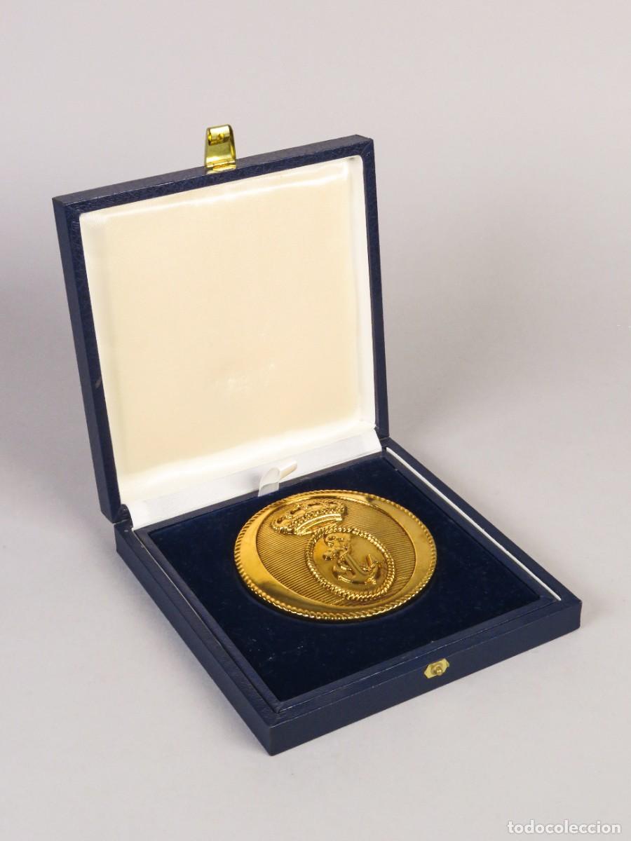 Medallas hist&oacute;ricas: Medalla de bronce bot&oacute;n de ancla de la Armada espa&ntilde;ola en su estuche siglo XX