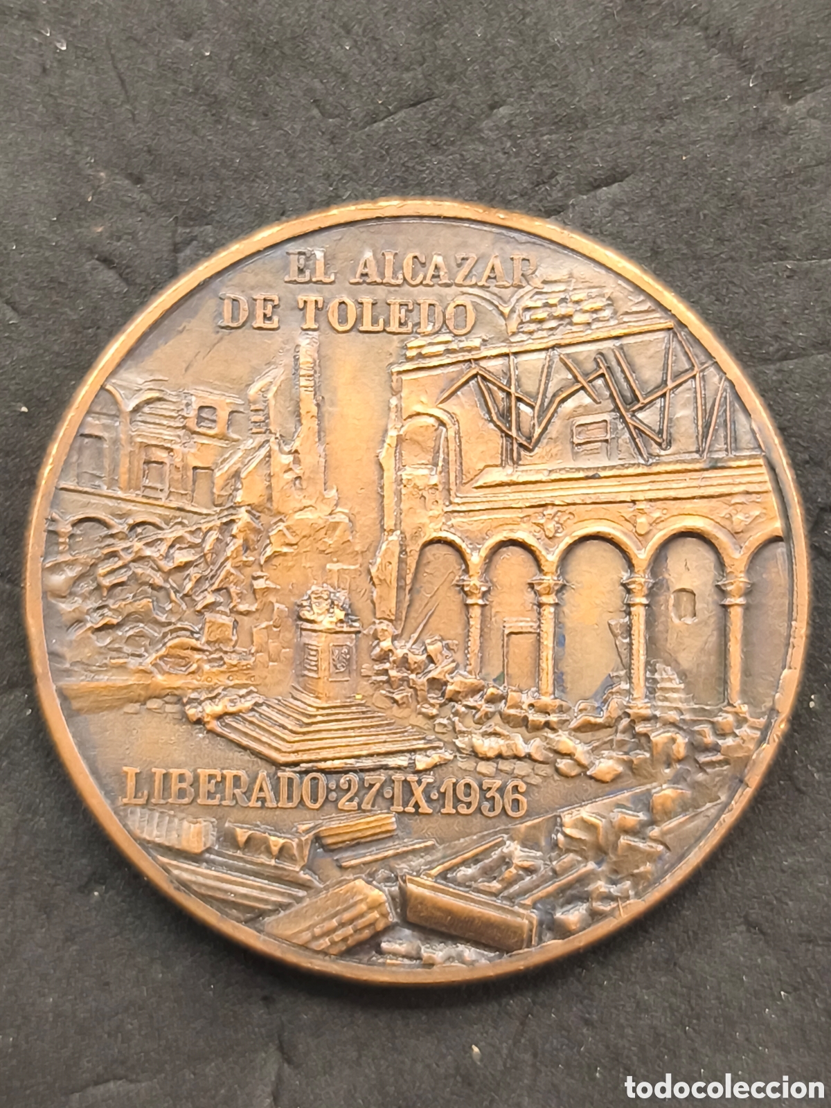 Medallas hist&oacute;ricas: MEDALLA CONMEMORATIVA DE LA LIBERACION DEL ALCAZAR DE TOLEDO. FUNDACI&Oacute;N FRANCISCO FRANCO.