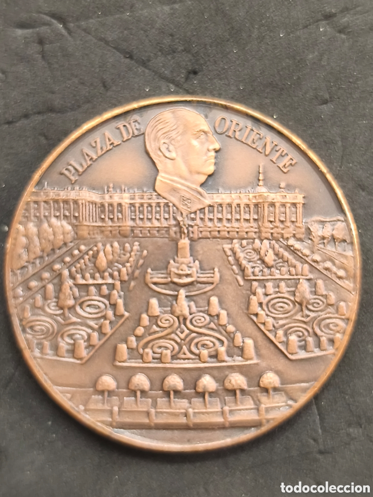 Medallas hist&oacute;ricas: Medalla Fundaci&oacute;n Nacional Francisco Franco. Plaza de Oriente