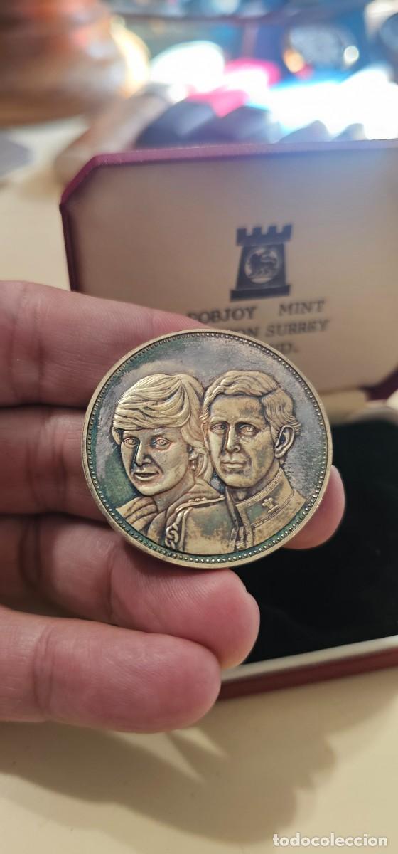Medallas hist&oacute;ricas: Preciosa medalla plata boda Carlos y Diana