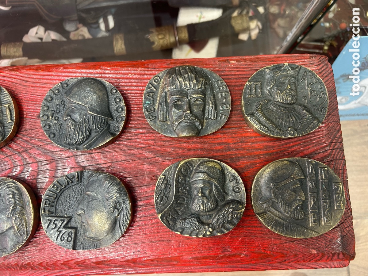 Medallas hist&oacute;ricas: 12 medallas conmemorativas de reyes Asturianos. Bronce. Realizadas por el artista Juan Zaratiegui.